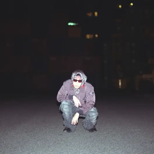 子供, 若い, 少し, 少年 が含まれている画像自動的に生成された説明